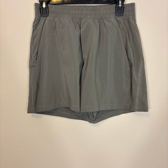 Lululemon Men's Grey Unlined Athletic Polyester Shorts Small - Picture 1 of 6